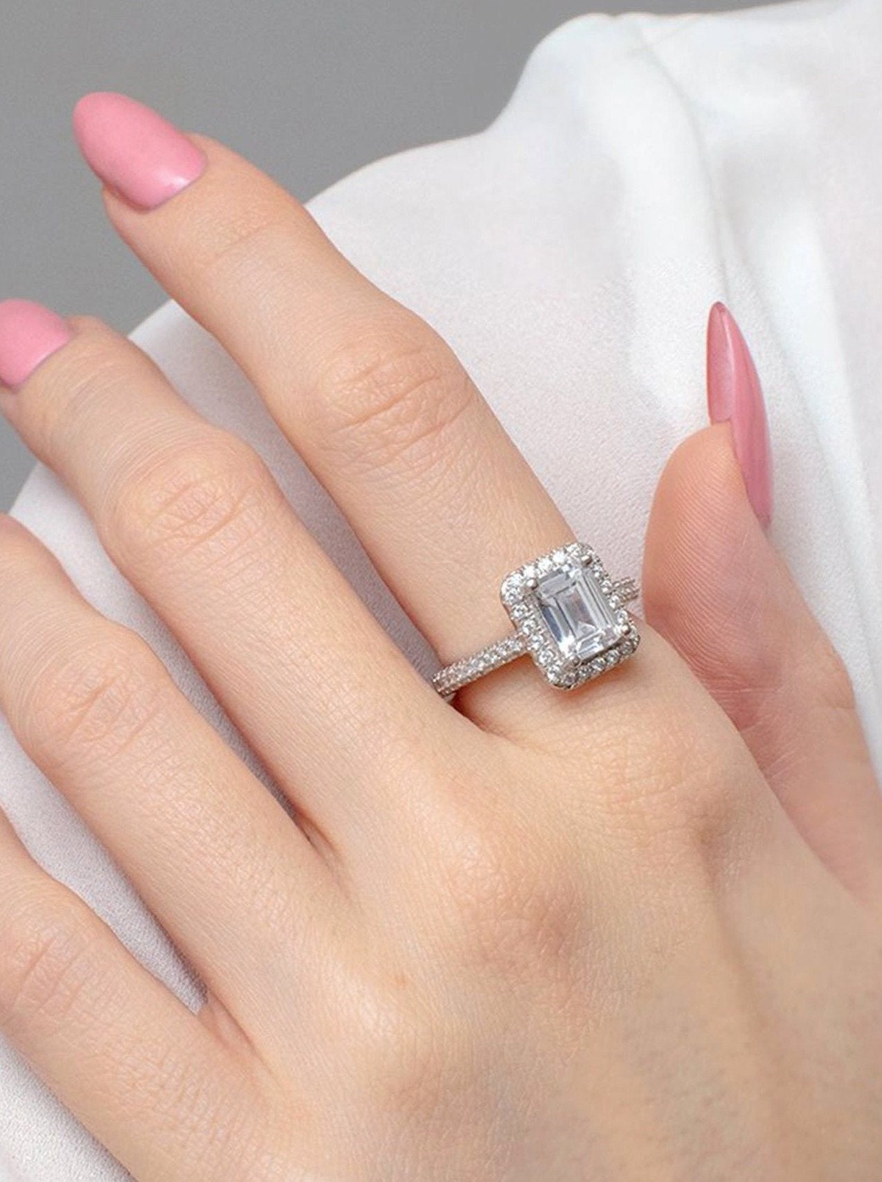 Promise Ring With Sparkling Emerald Stone